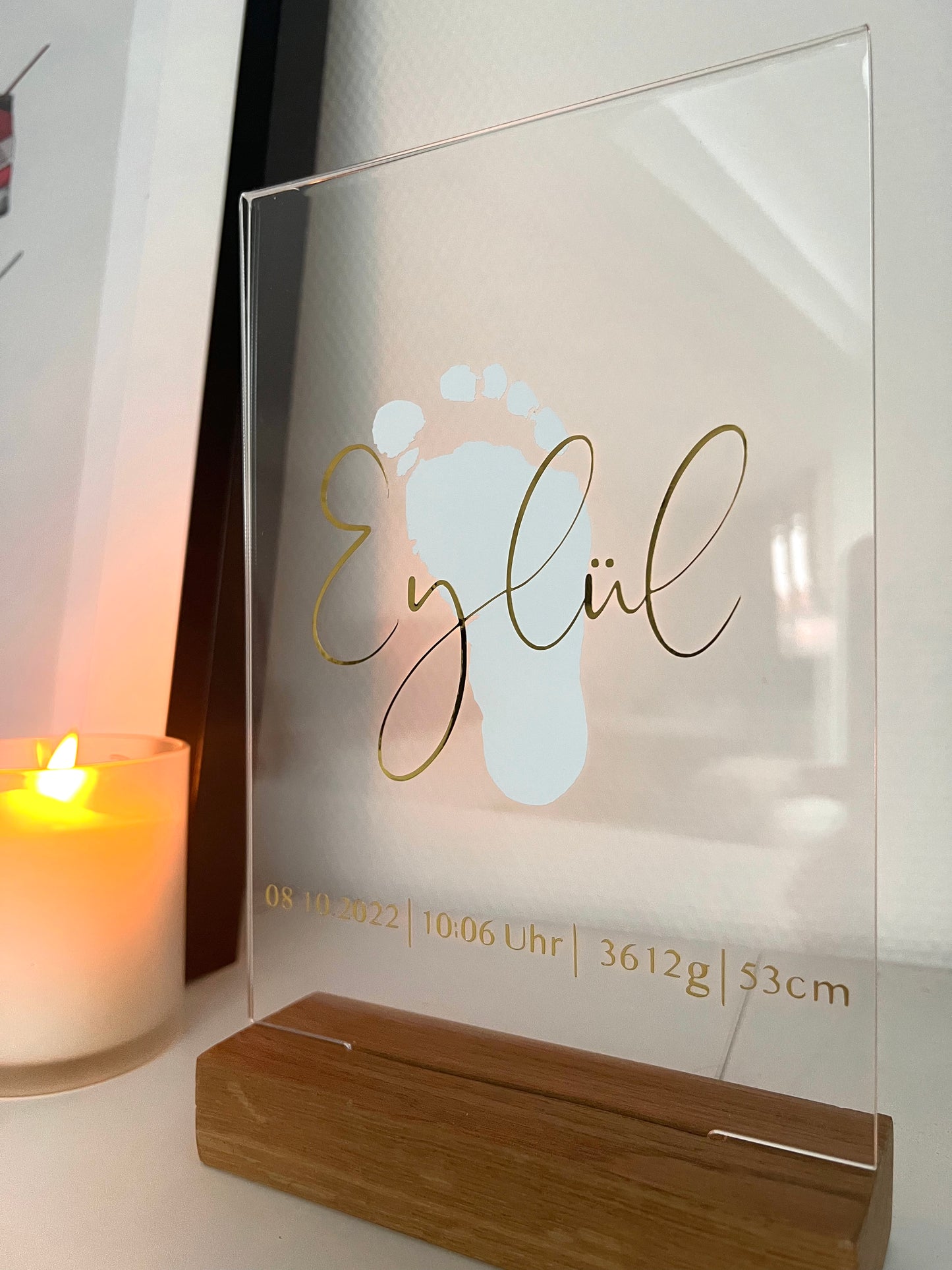 Acrylaufsteller mit Baby´s Geburtsdaten und originalem Fußabdruck
