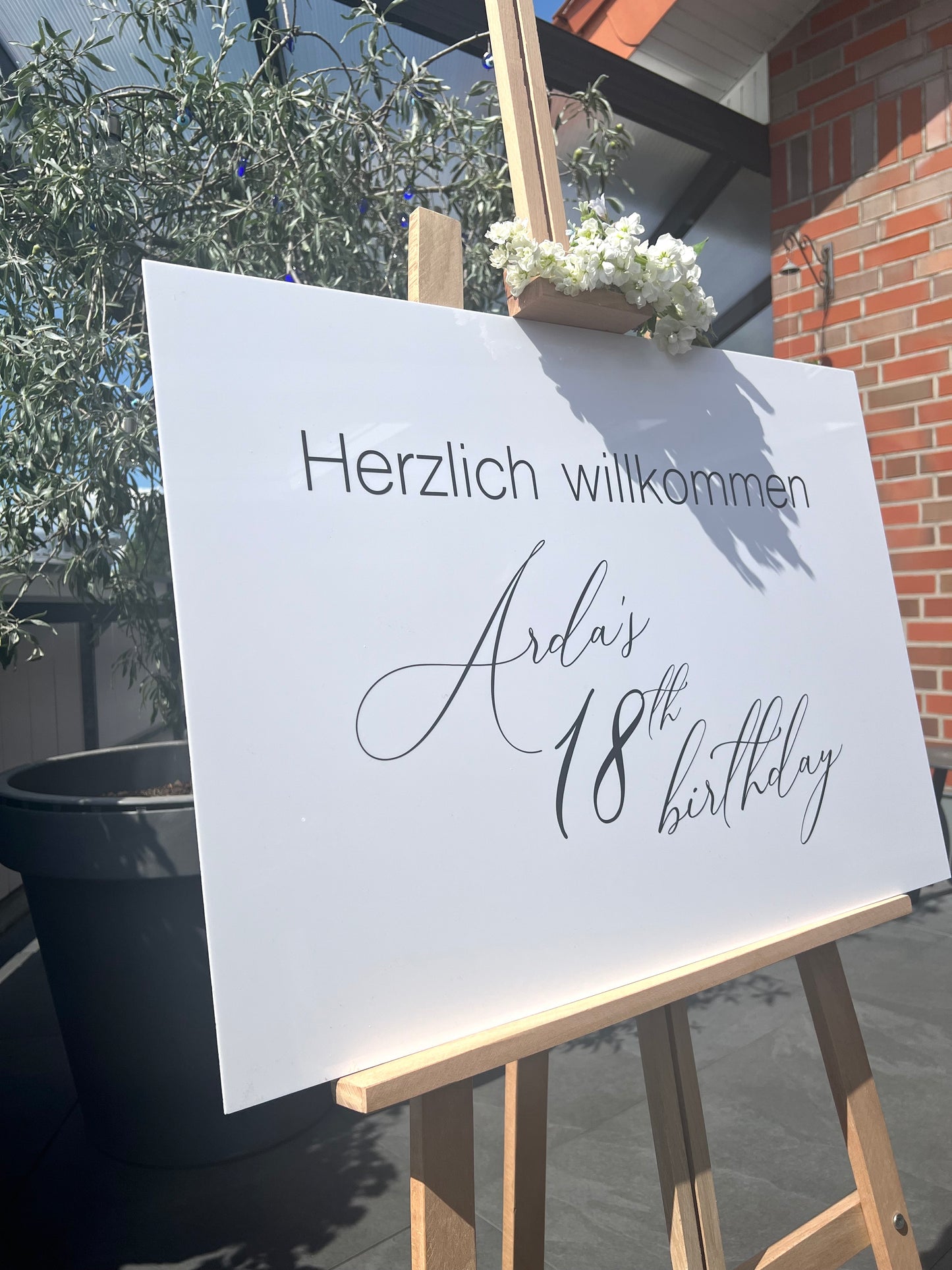 Willkommenstafel/Empfangstafel aus Acryl in weiß - für Hochzeiten oder sonstige Anlässe