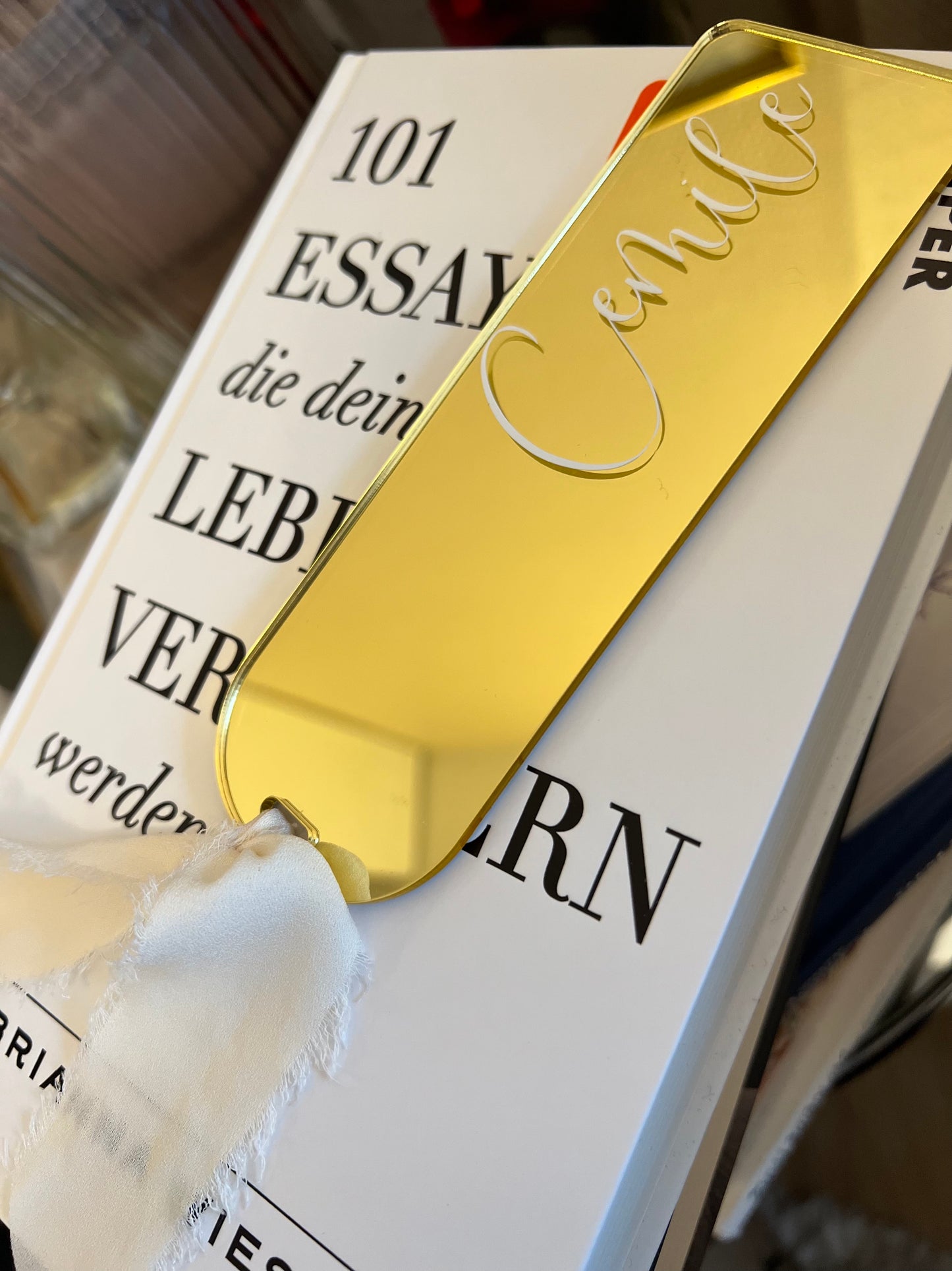Goldenes Lesezeichen aus Acryl (personalisiert)
