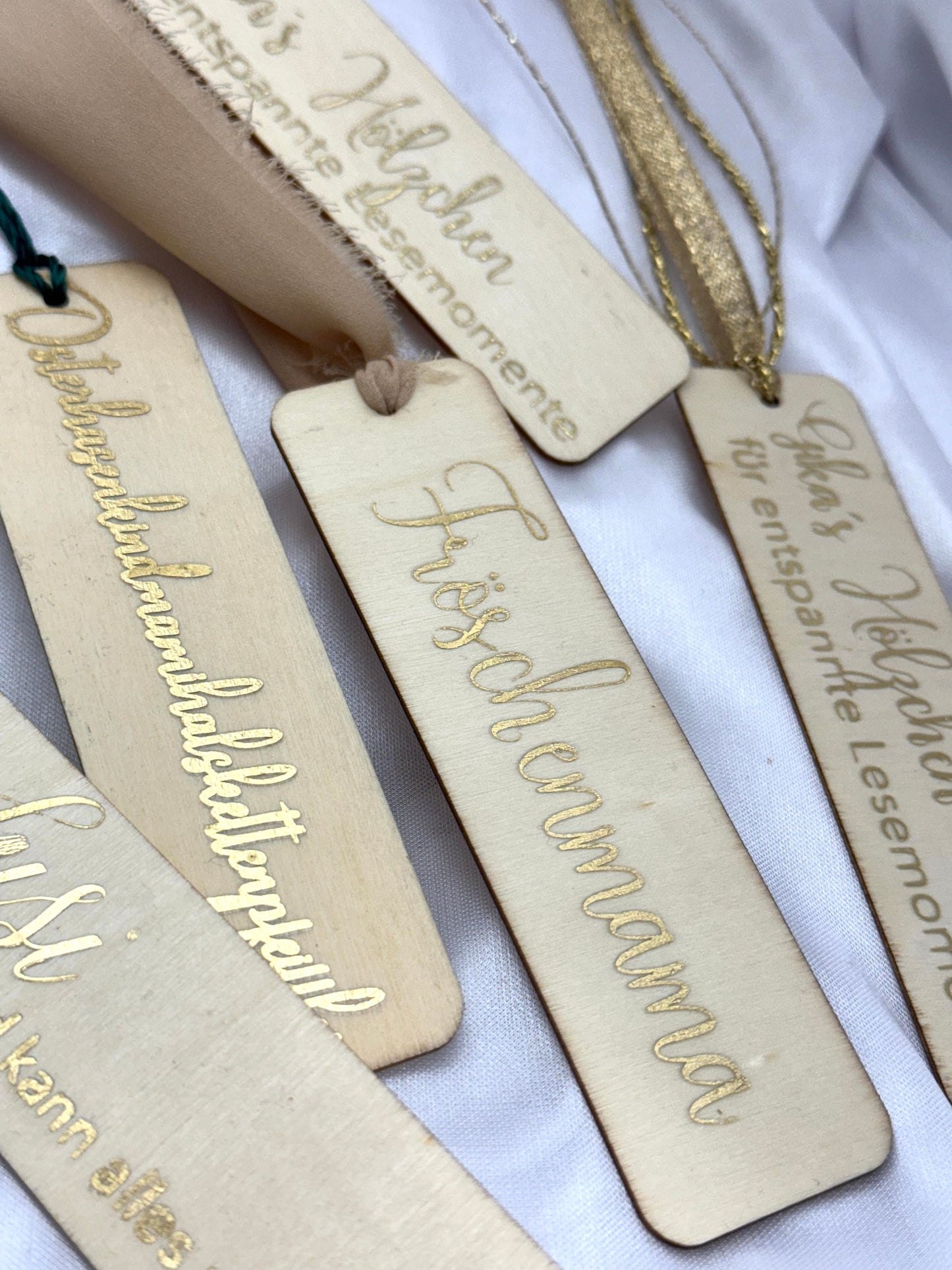 Lesezeichen aus Holz - ein besonderes Geschenk für Leseratten (personalisiert)