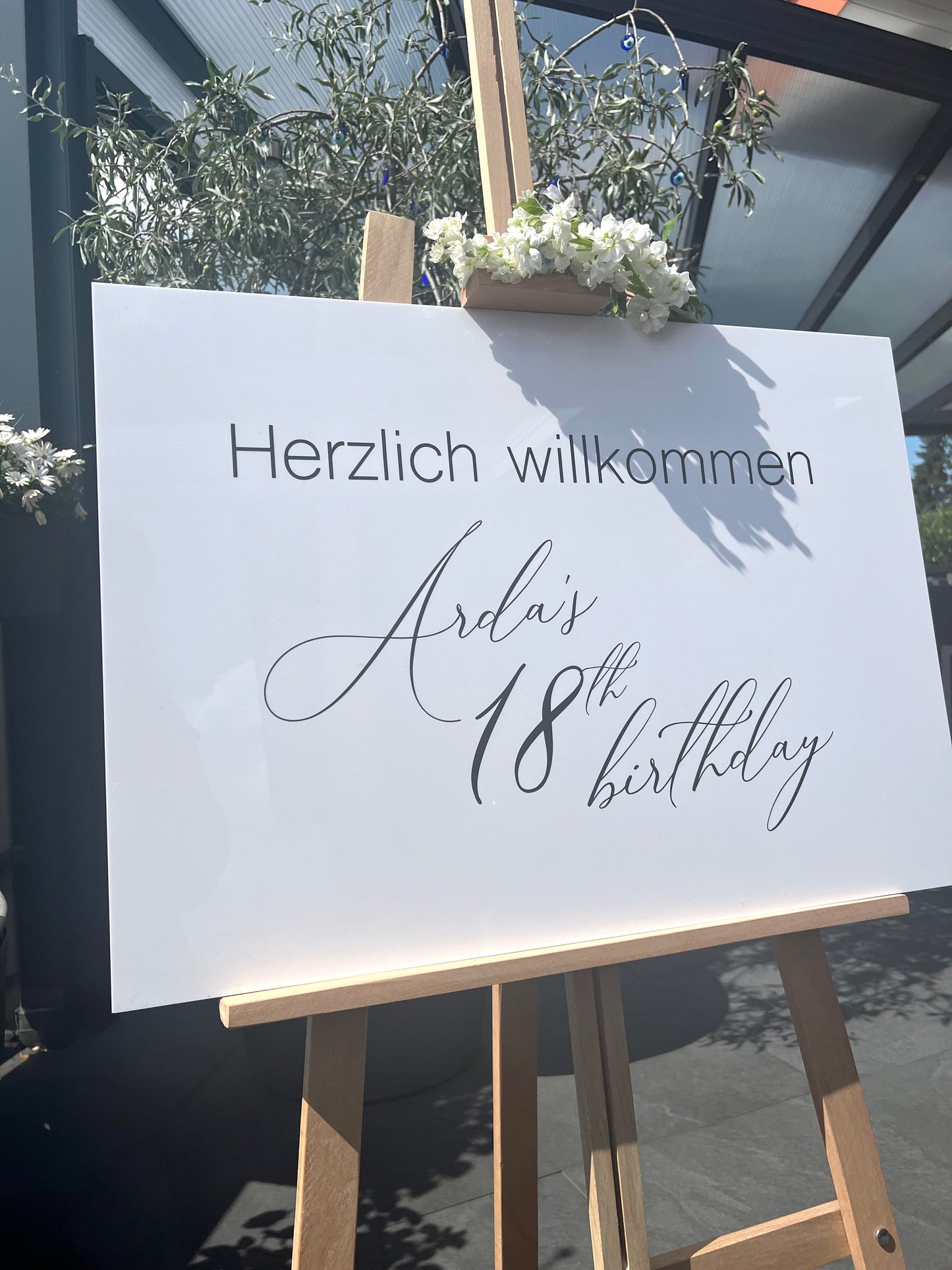 Willkommenstafel/Empfangstafel aus Acryl in weiß - für Hochzeiten oder sonstige Anlässe